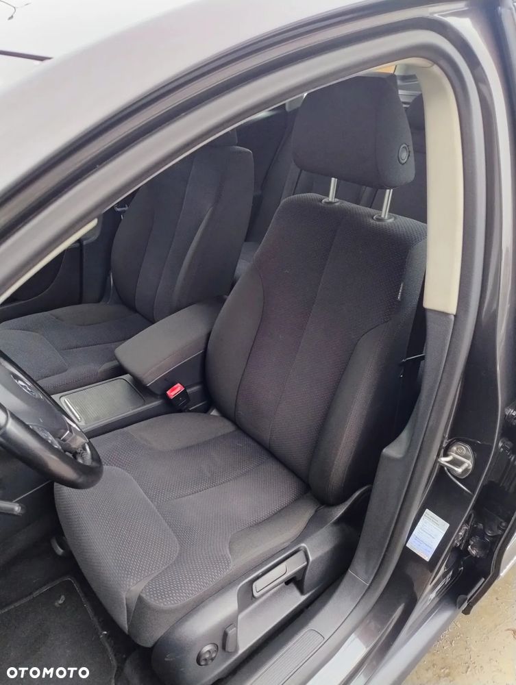 Volkswagen Passat 2.0 TDI DPF DSG Comfortline - 8