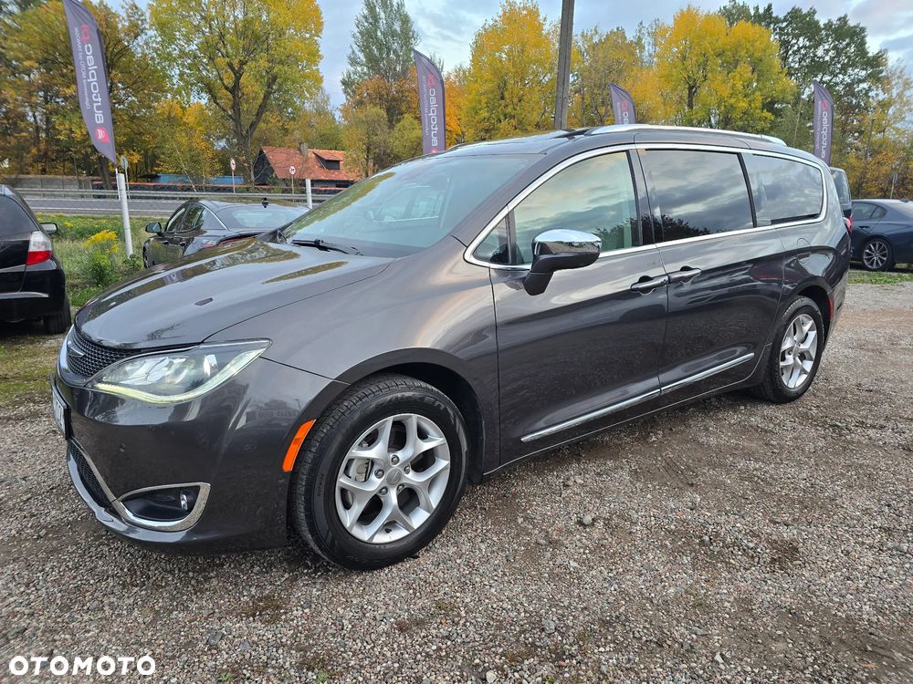 Chrysler Pacifica - 4