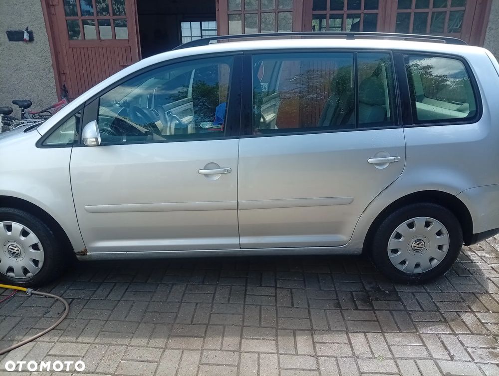 Volkswagen Touran - 1