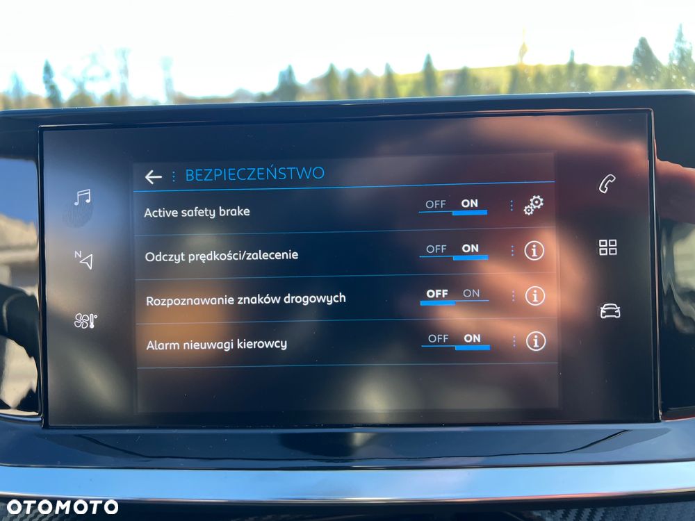 Peugeot 208 Benzin 100 Business - 19