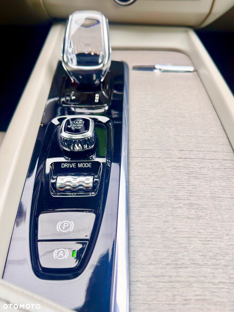 Volvo XC 60 T8 Plug-In Hybrid AWD Inscription - 22
