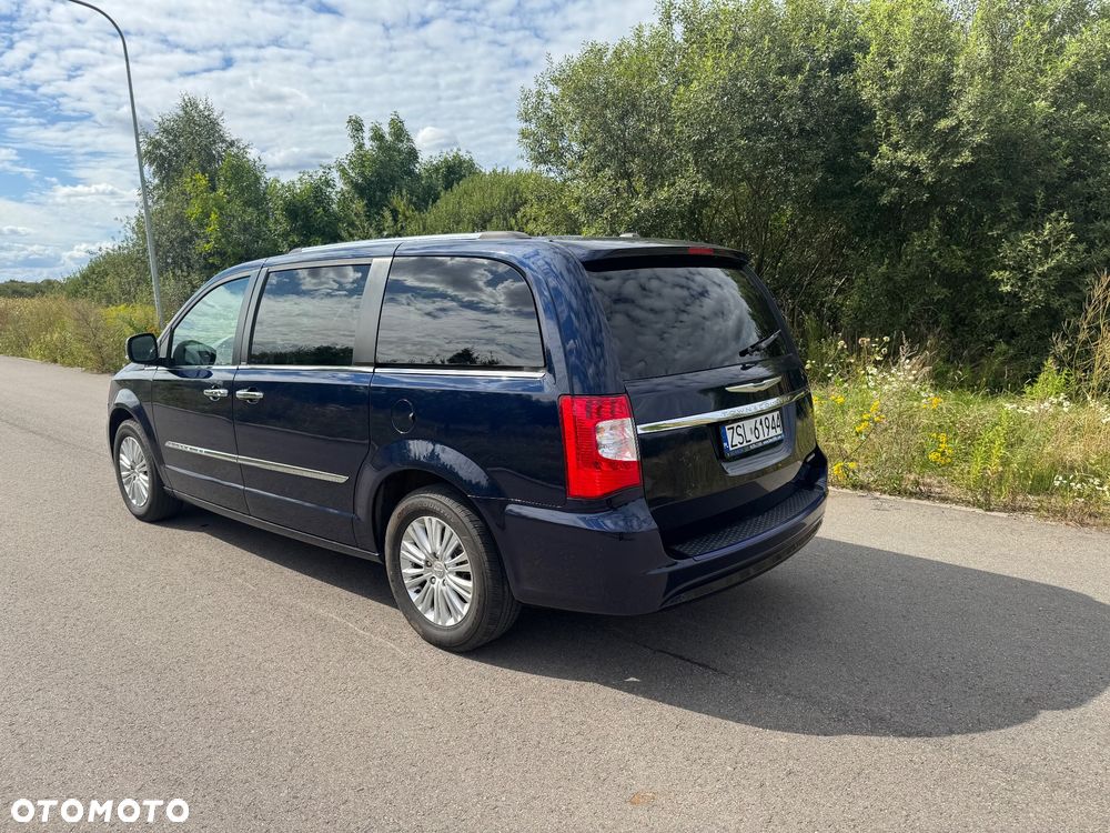 Chrysler Town & Country 3.6 Limited - 12
