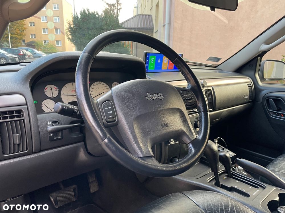 Jeep Grand Cherokee - 12
