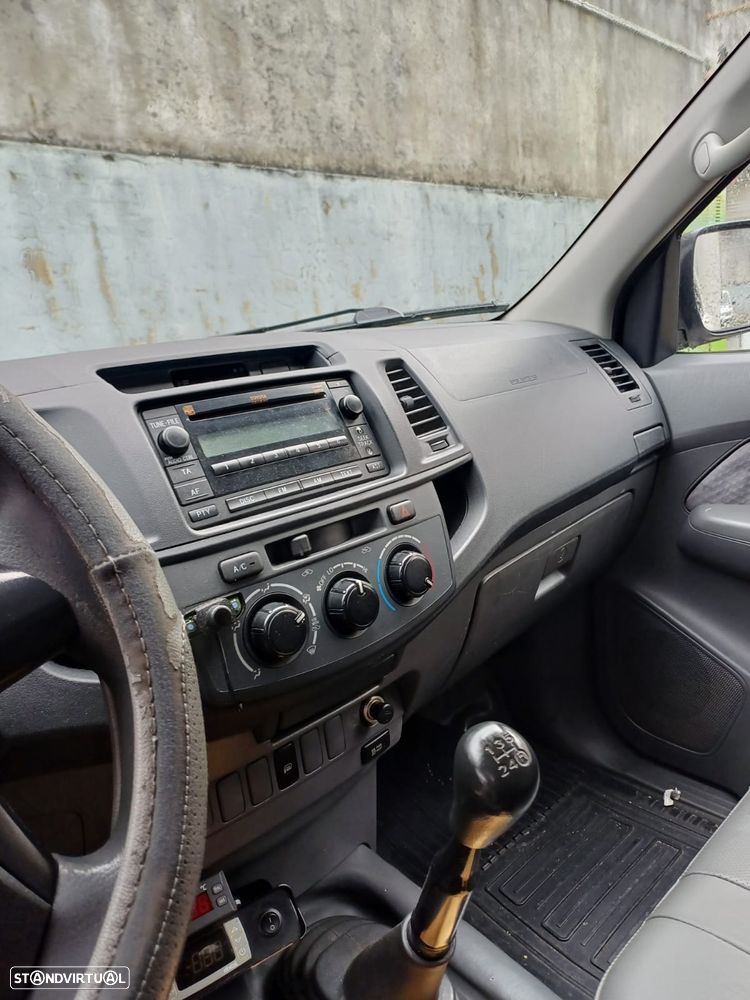 Toyota Hilux - 10