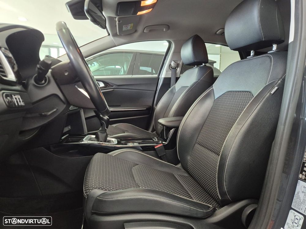 Kia XCeed 1.6 CRDi MHEV Tech+SRF - 11