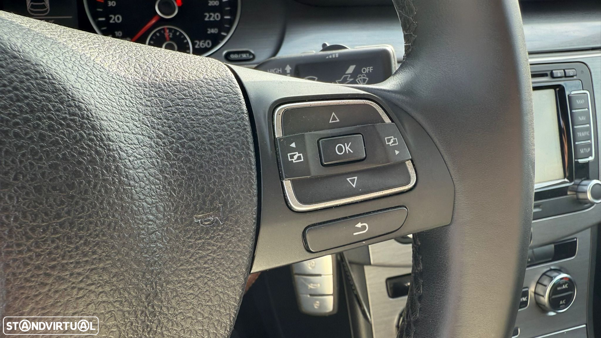 VW Passat 2.0 TDI Highline - 24