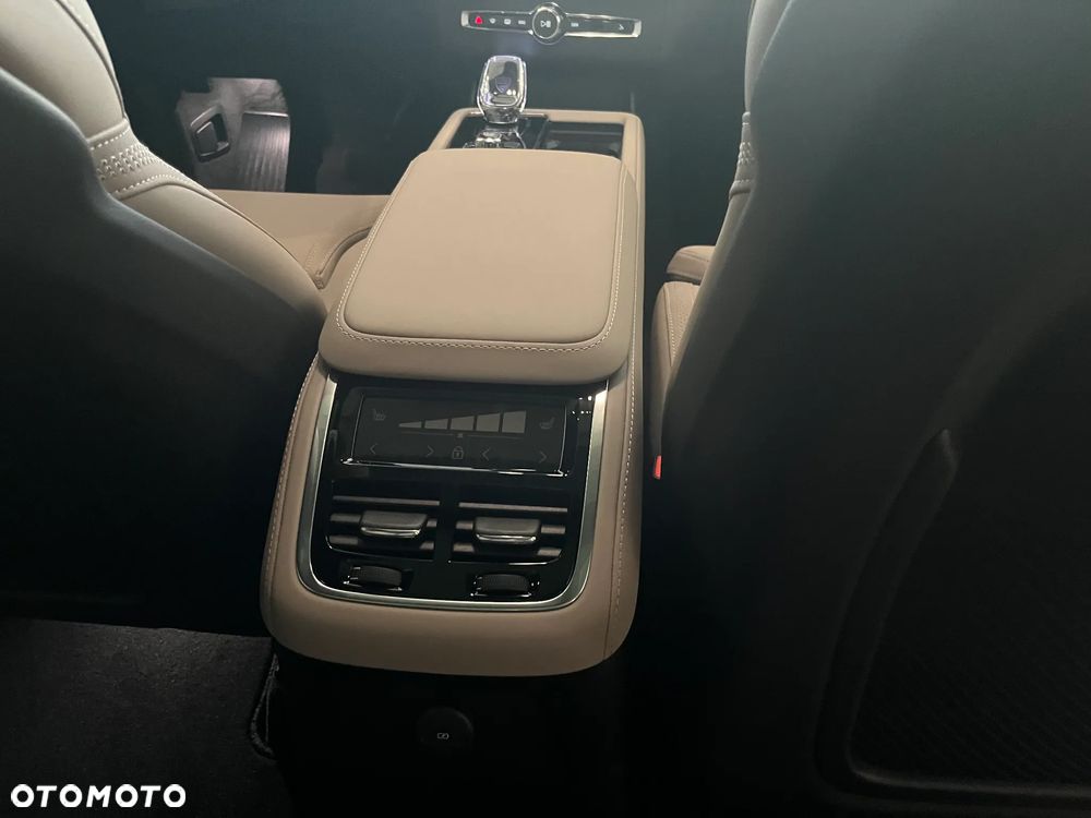 Volvo XC 90 T8 AWD Plug-In Hybrid Plus Bright 7os - 9