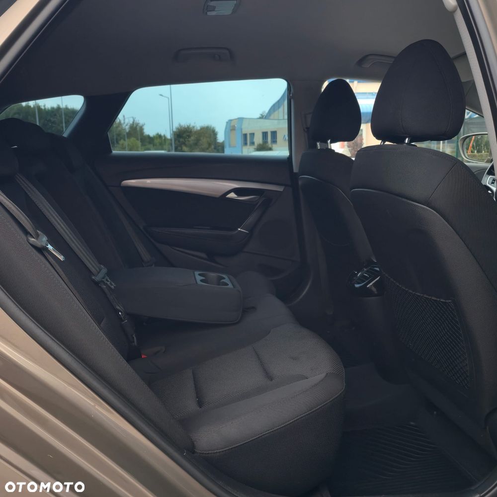 Hyundai i40 Kombi blue 1.6 Space - 28