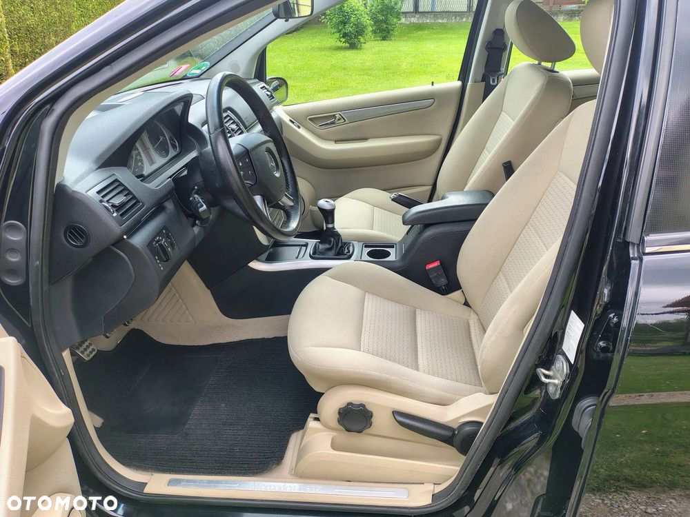 Mercedes-Benz Klasa B 200 SPORT EDITION - 16