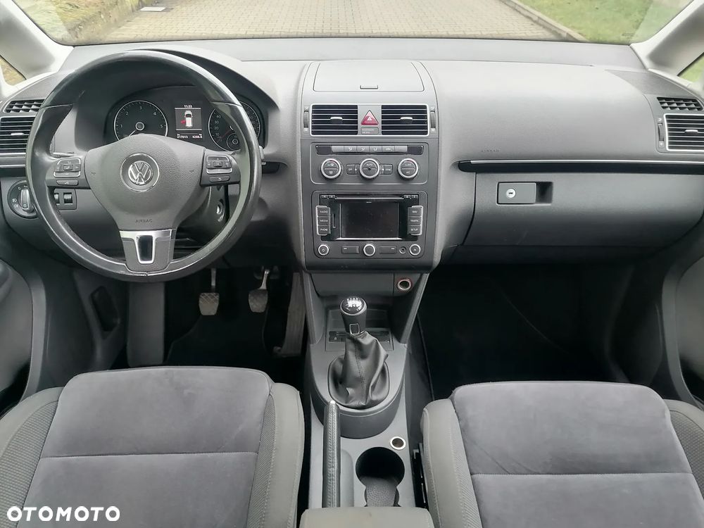 Volkswagen Touran - 12