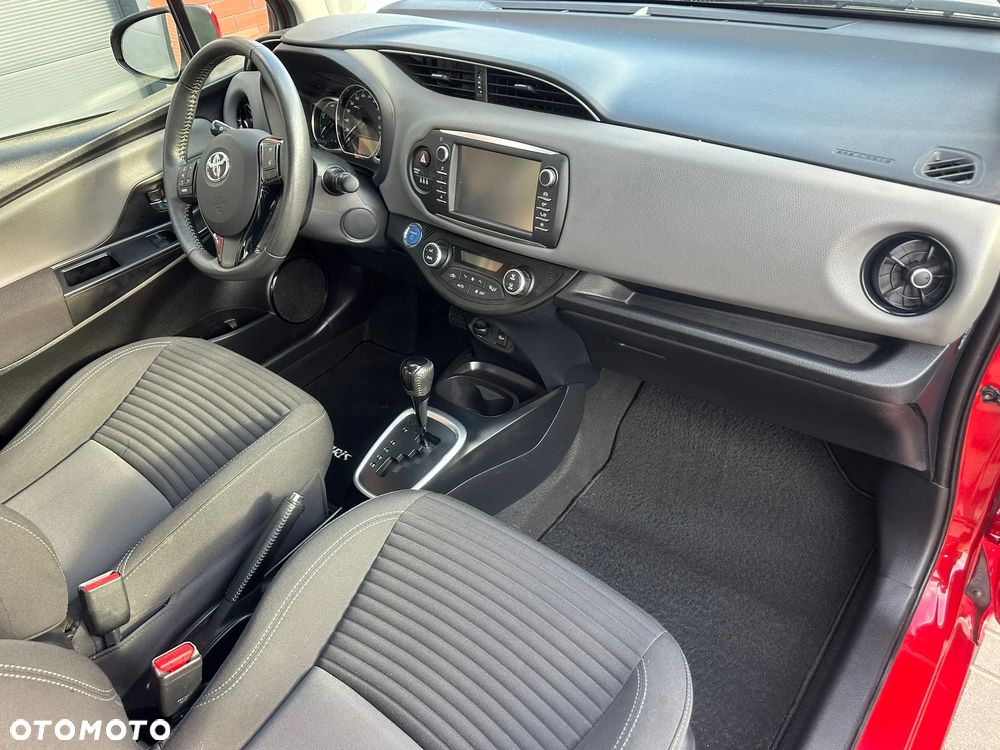 Toyota Yaris Hybrid 100 Active EU6 - 7