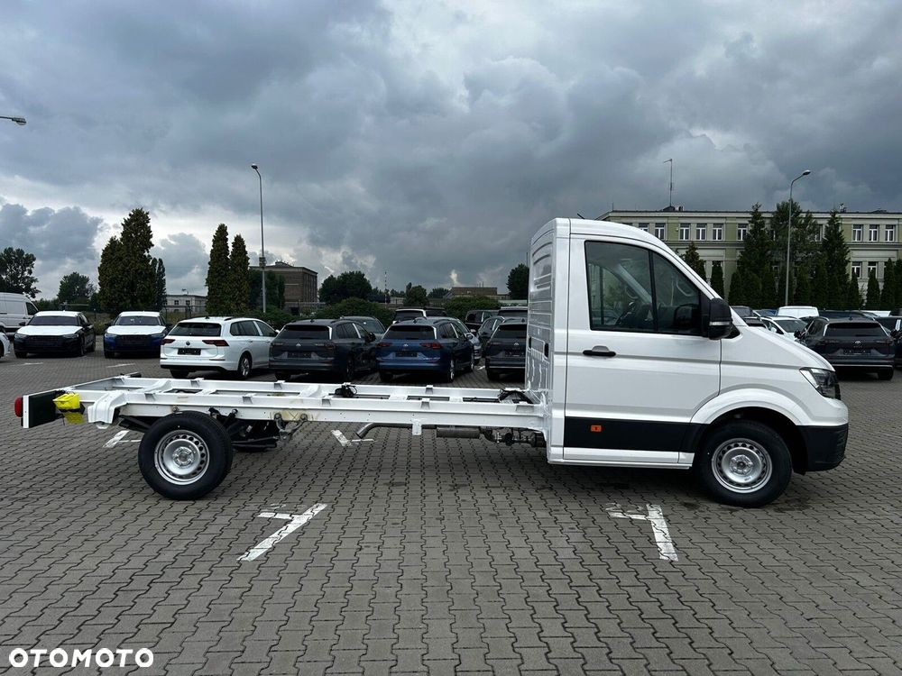 Volkswagen Crafter Podwozie z pojedynczą kabiną silnik: 2,0 l EURO VI SCR 163 KM / skrzynia biegów: Przedni napęd automatyczna 8-biegowa rozstaw osi: 4490 mm - 4