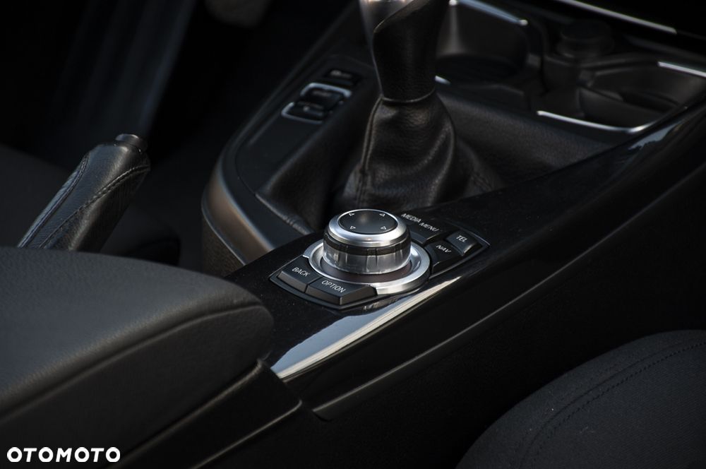 BMW Seria 1 120d Sport Line - 12