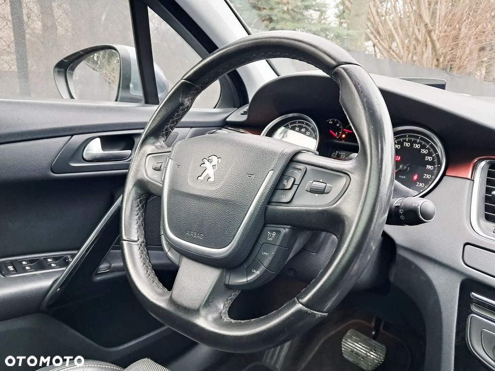 Peugeot 508 RXH Hybrid4 - 11