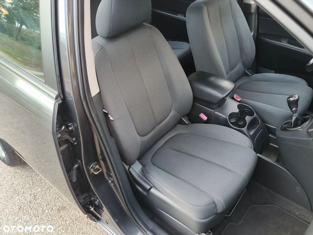 Kia Carens 2.0 CVVT Spirit - 8