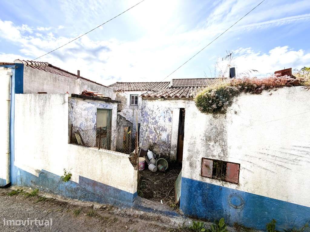 Oportunidade Única em Camondes, Arranhó - Moradia T2 para Recuperar... - Grande imagem: 3/23