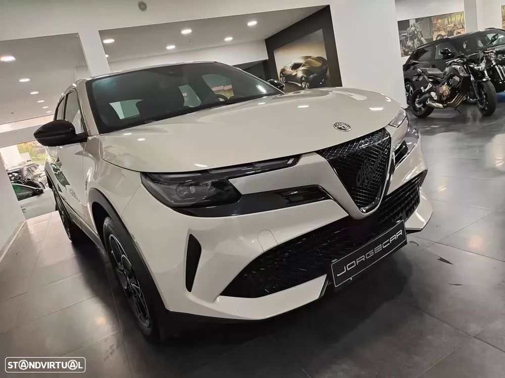 Alfa Romeo Junior Elletrica 50 kWh Launch Edition - 15