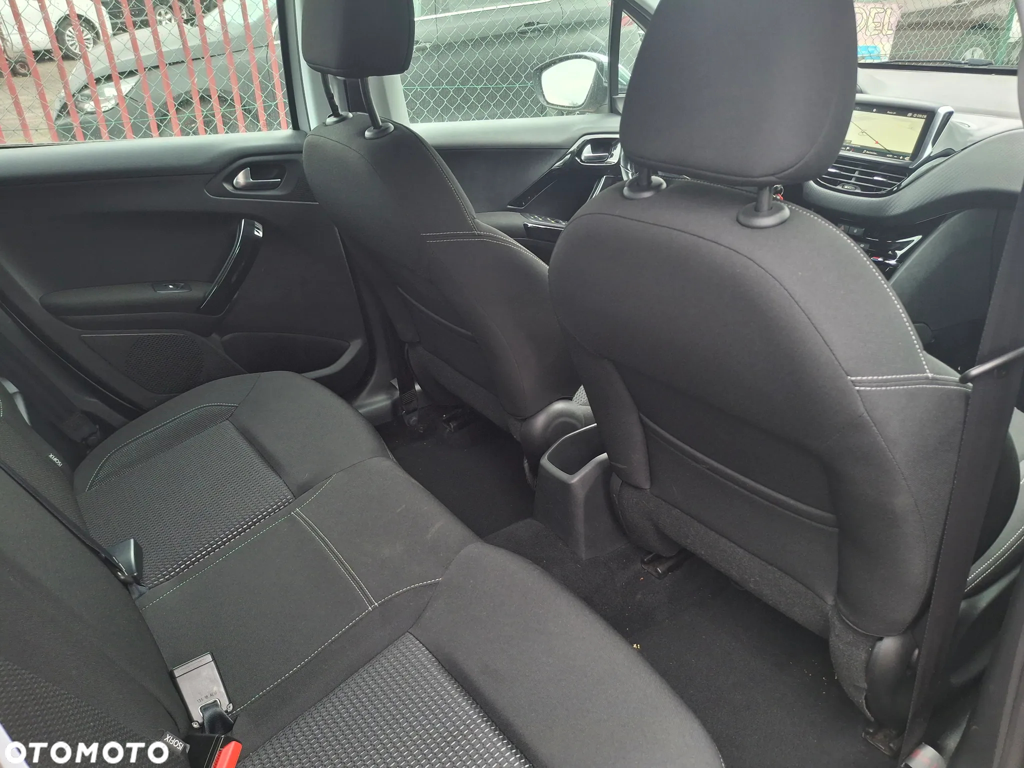 Peugeot 208 - 15