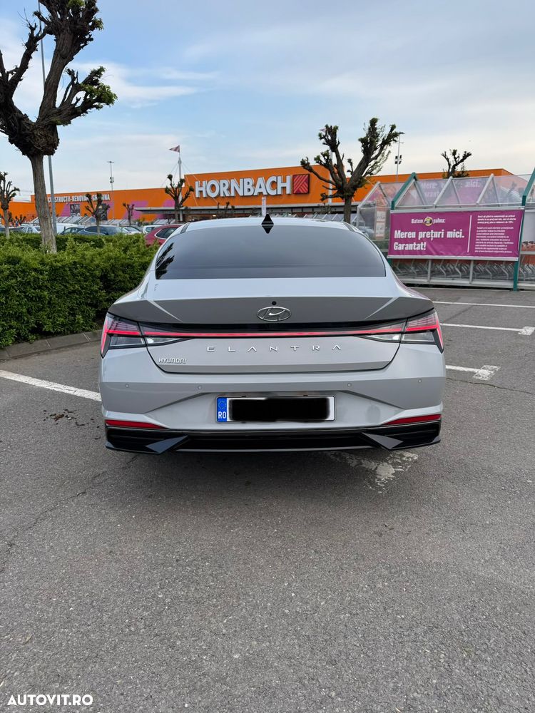 Hyundai Elantra 1.6 l 123 CP CVT Exclusive Navi - 12
