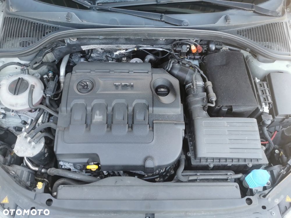 Skoda Octavia 2.0 TDI DSG RS - 32