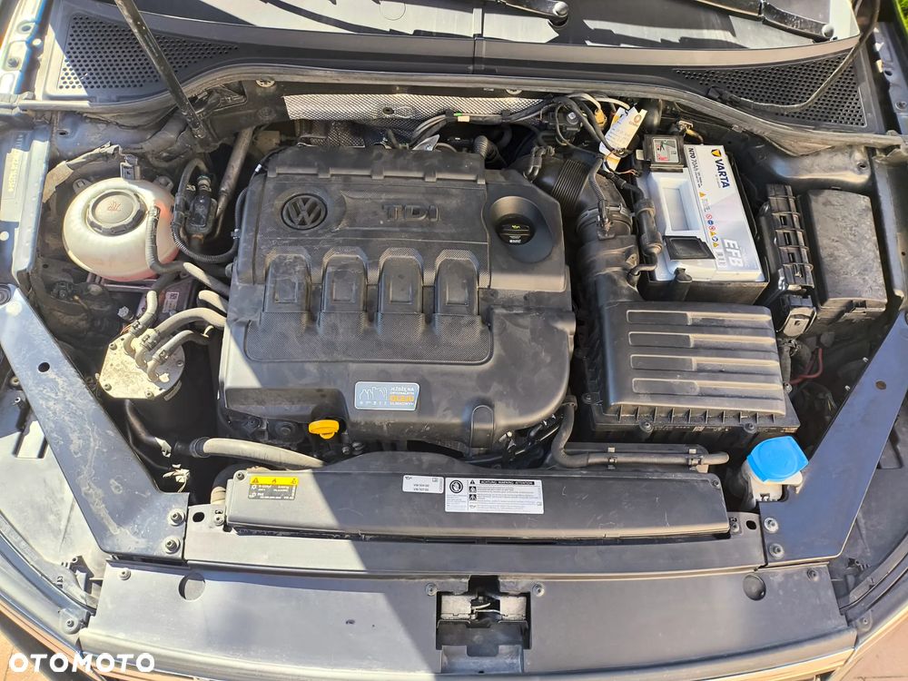 Volkswagen Passat - 11