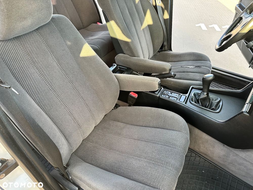 BMW Seria 5 520i - 24