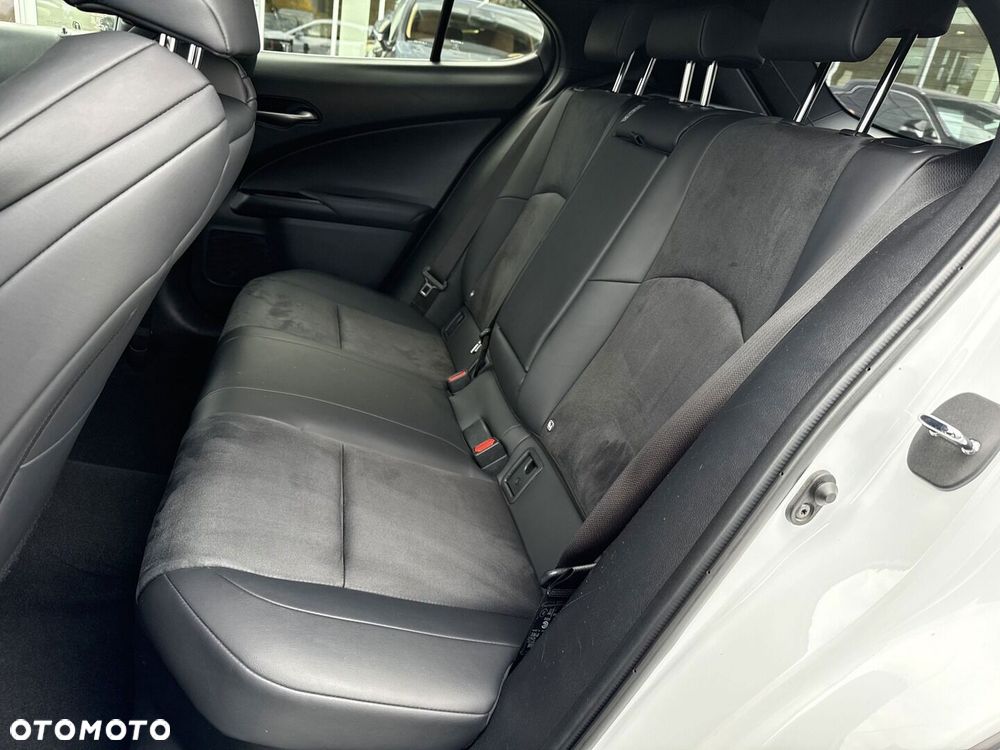Lexus UX - 11
