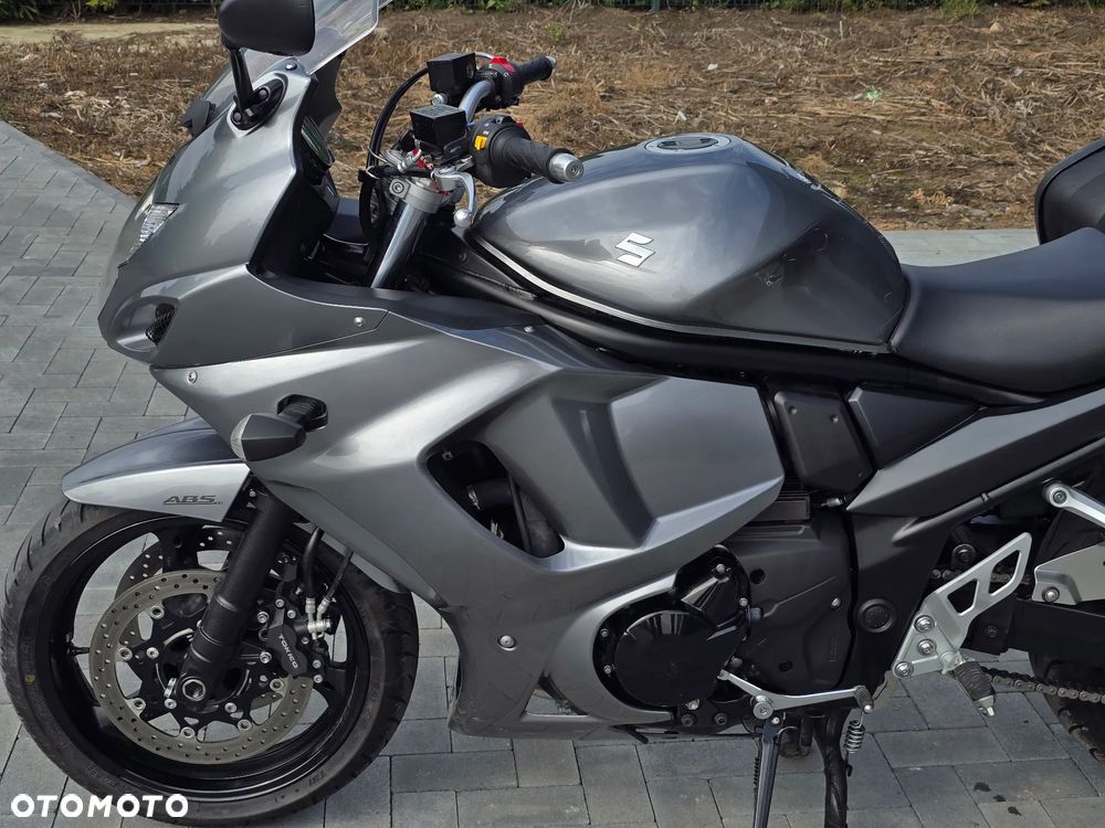 Suzuki GSX - 14