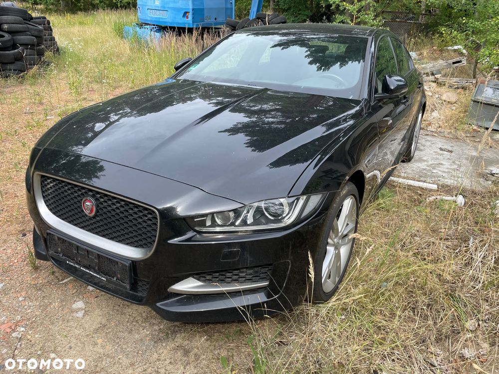 Jaguar XE 20d AWD R-Sport - 3