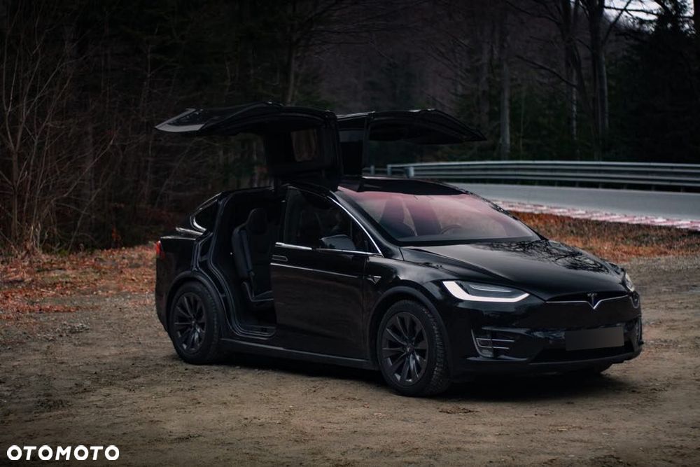 Tesla Model X - 1