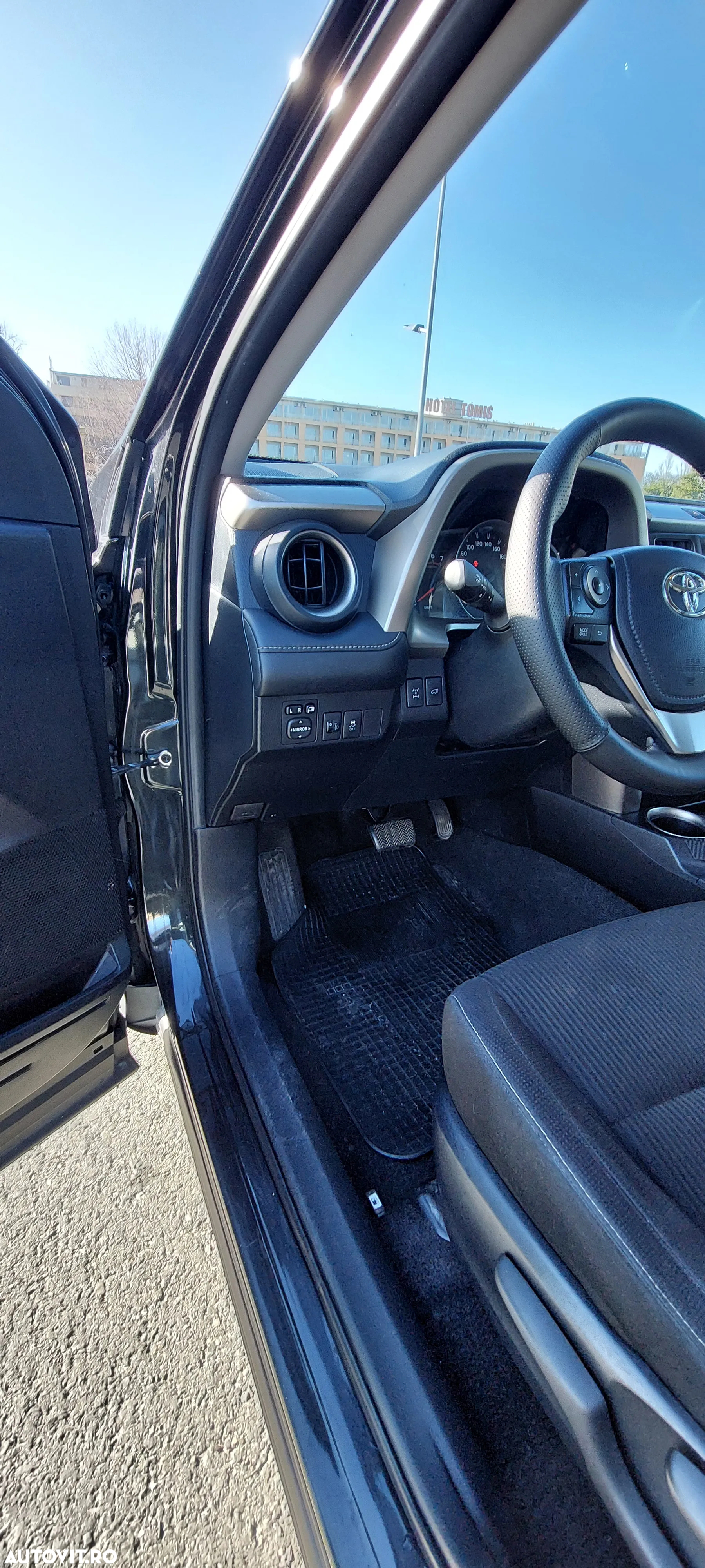 Toyota RAV4 - 6
