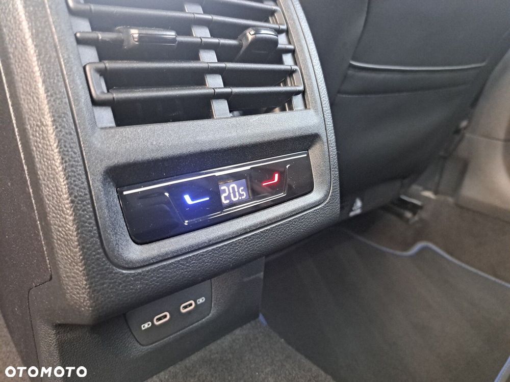 Volkswagen Golf 2.0 TSI 4Motion R DSG - 30