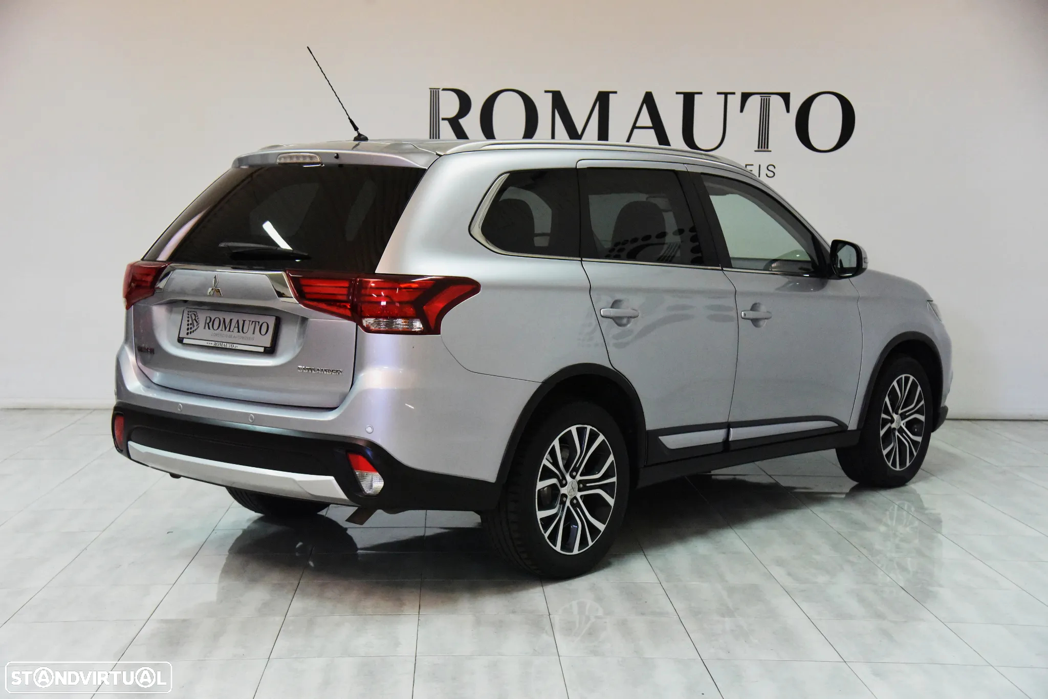 Mitsubishi Outlander 2.2 DI-D Intense+ - 5