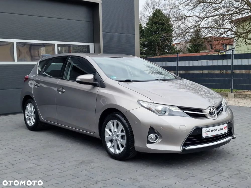 Toyota Auris 1.6 Valvematic Executive - 6
