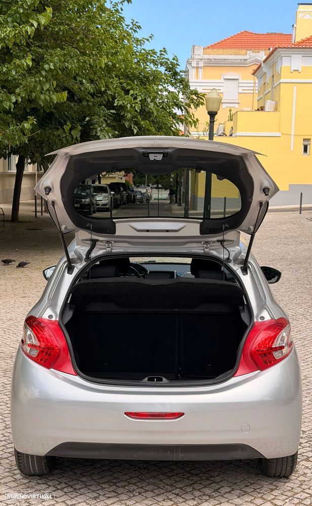 Peugeot 208 1.2 VTi Allure - 24