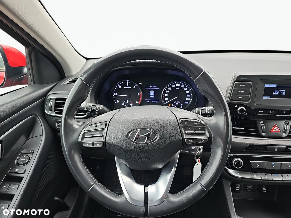 Hyundai i30 1.6 D Classic + - 16