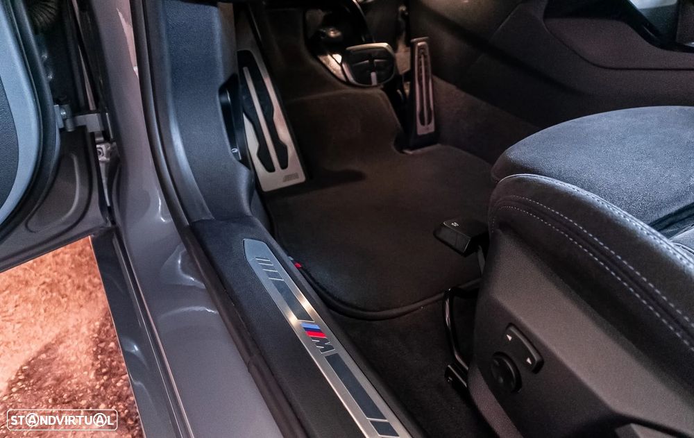 BMW 116 d Pack 50 anos M Auto - 10