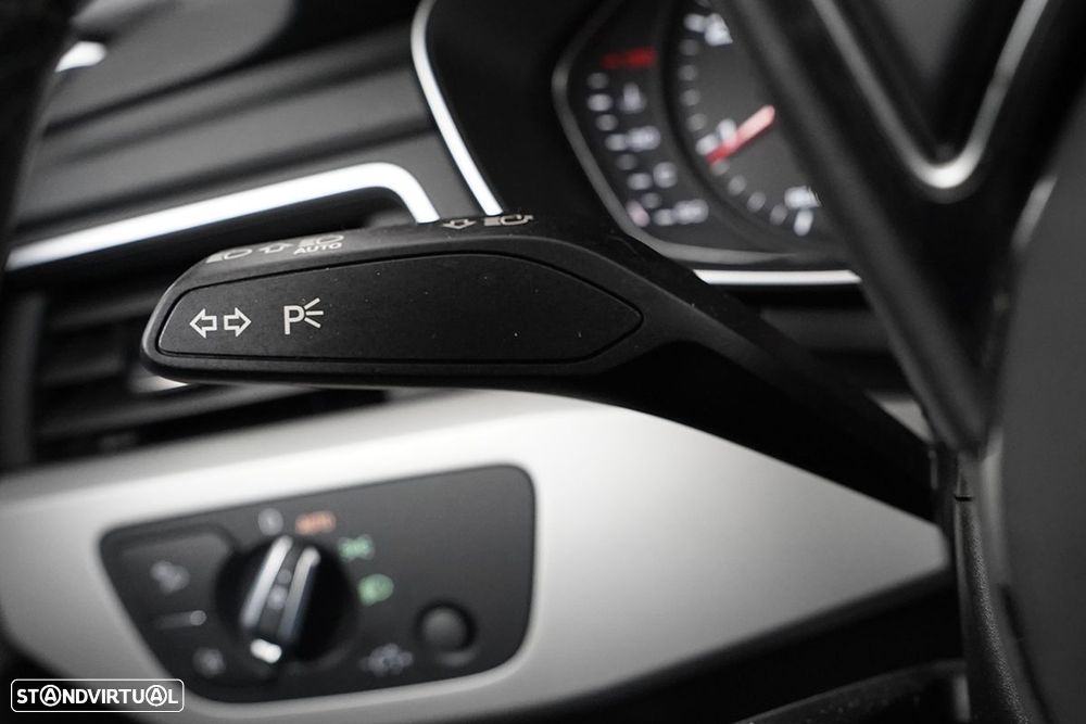 Audi A4 Avant 30 TDI S tronic - 15