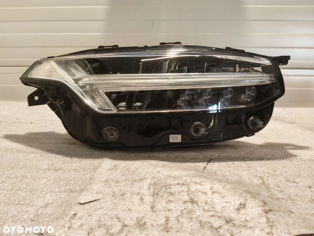 Volvo XC90 SM LED PRZÓD STRONA PRAWA LAMPA PRZEDNIA 31446688 - 1
