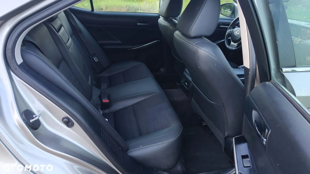 Lexus IS 300h Comfort - 12