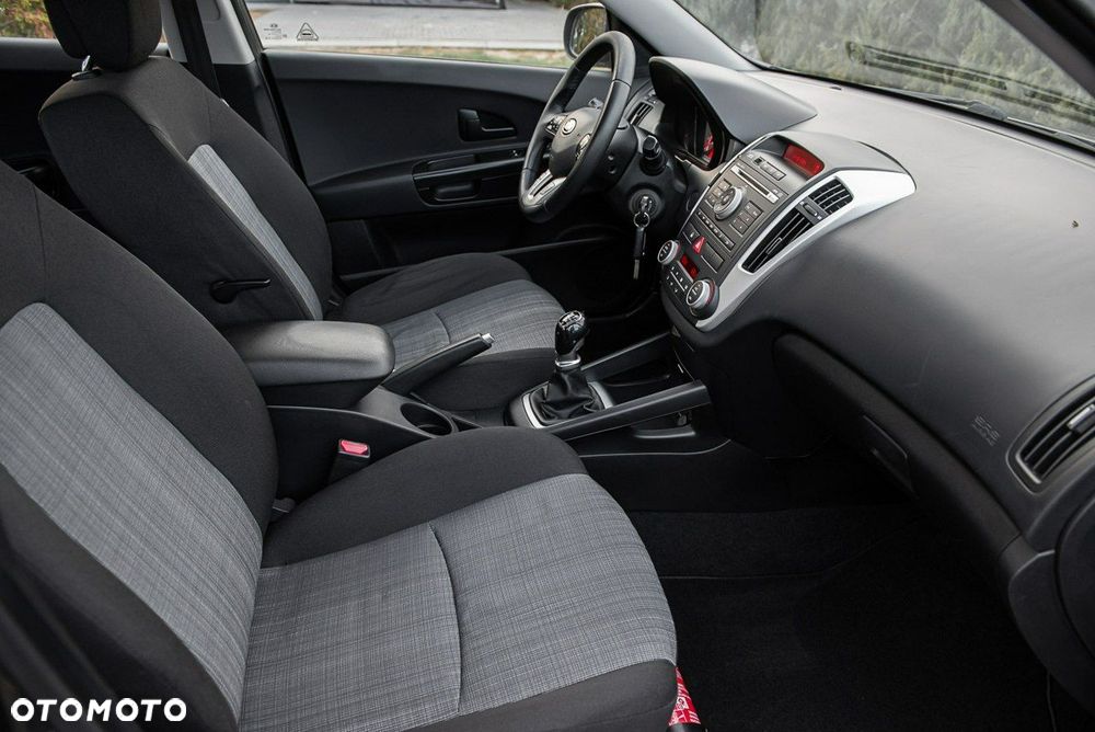 Kia Ceed - 26