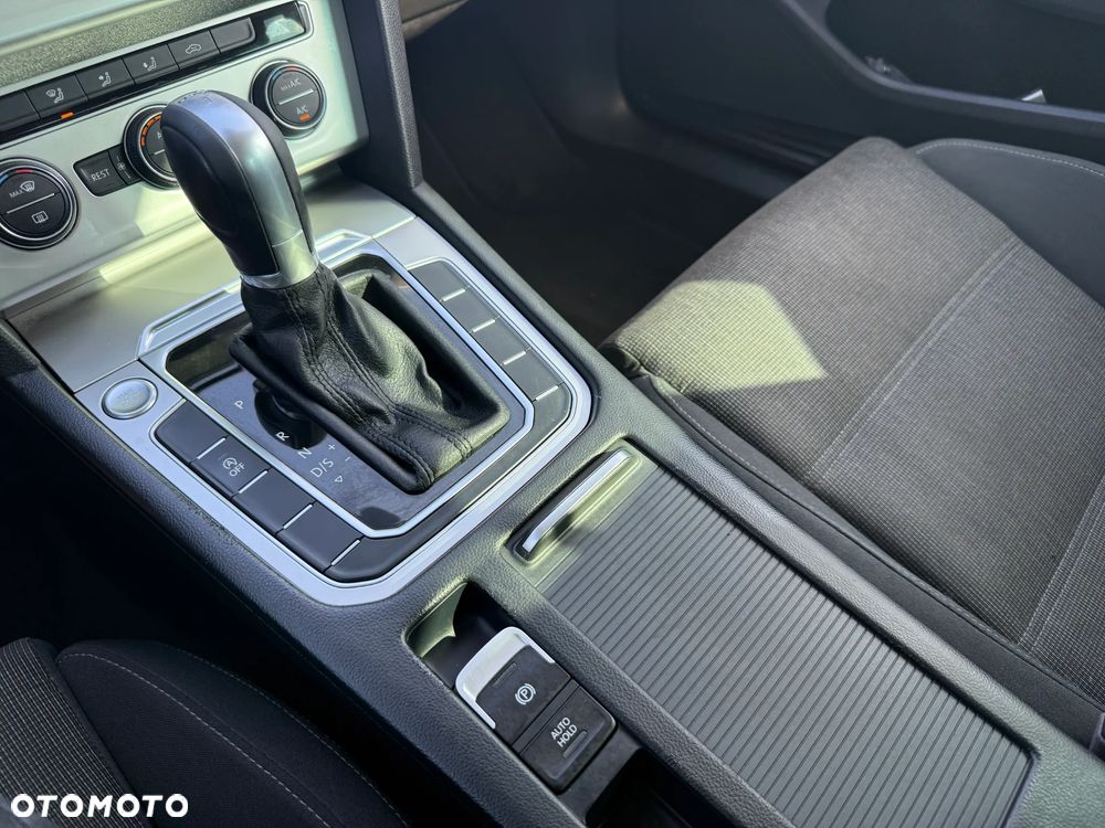 Volkswagen Passat - 20