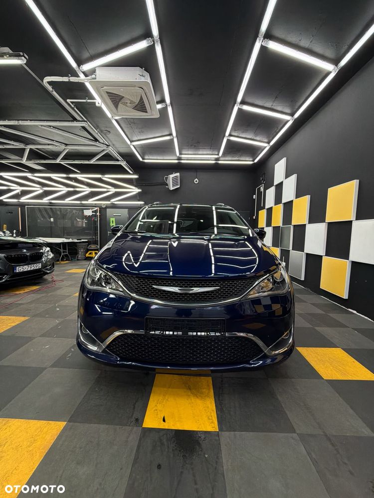 Chrysler Pacifica - 1