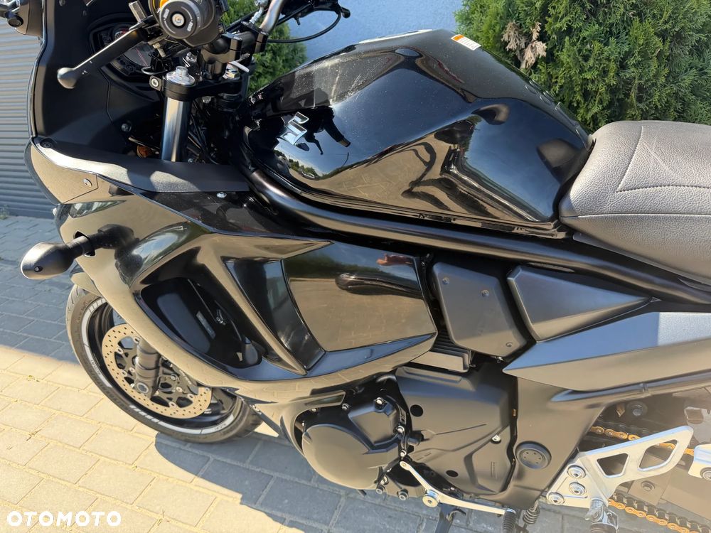 Suzuki GSX - 35
