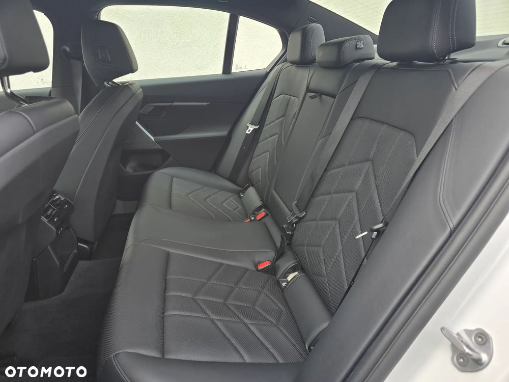 BMW Seria 5 520d xDrive mHEV M Sport - 8