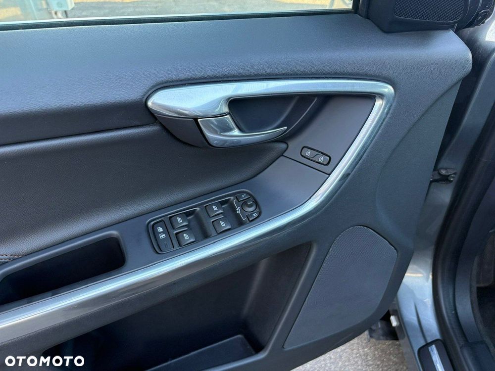 Volvo XC 60 D4 AWD Geartronic Momentum - 14