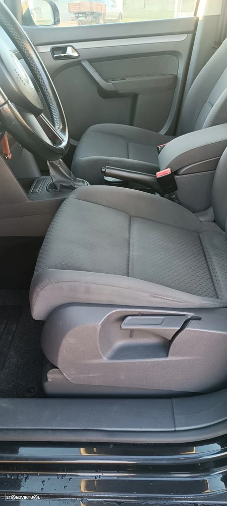 VW Touran 1.4 TSI Trendline 5L - 14