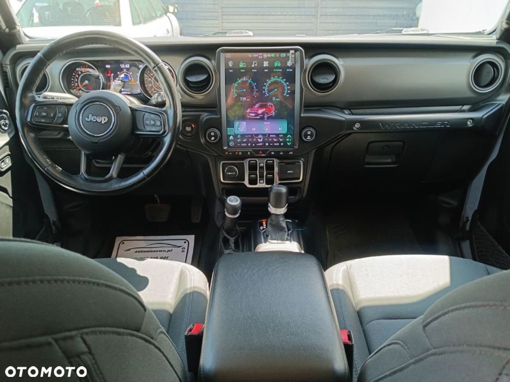 Jeep Wrangler - 9