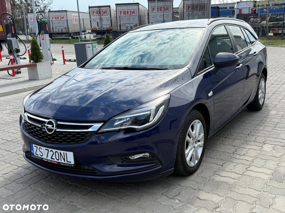 Opel Astra 1.6 CDTI Executive - 1