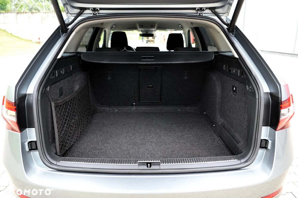 Skoda Superb 2.0 TDI Sportline DSG - 31